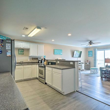 Ocean-View Oak Island Condo, 1 Block To Beach! Zewnętrze zdjęcie