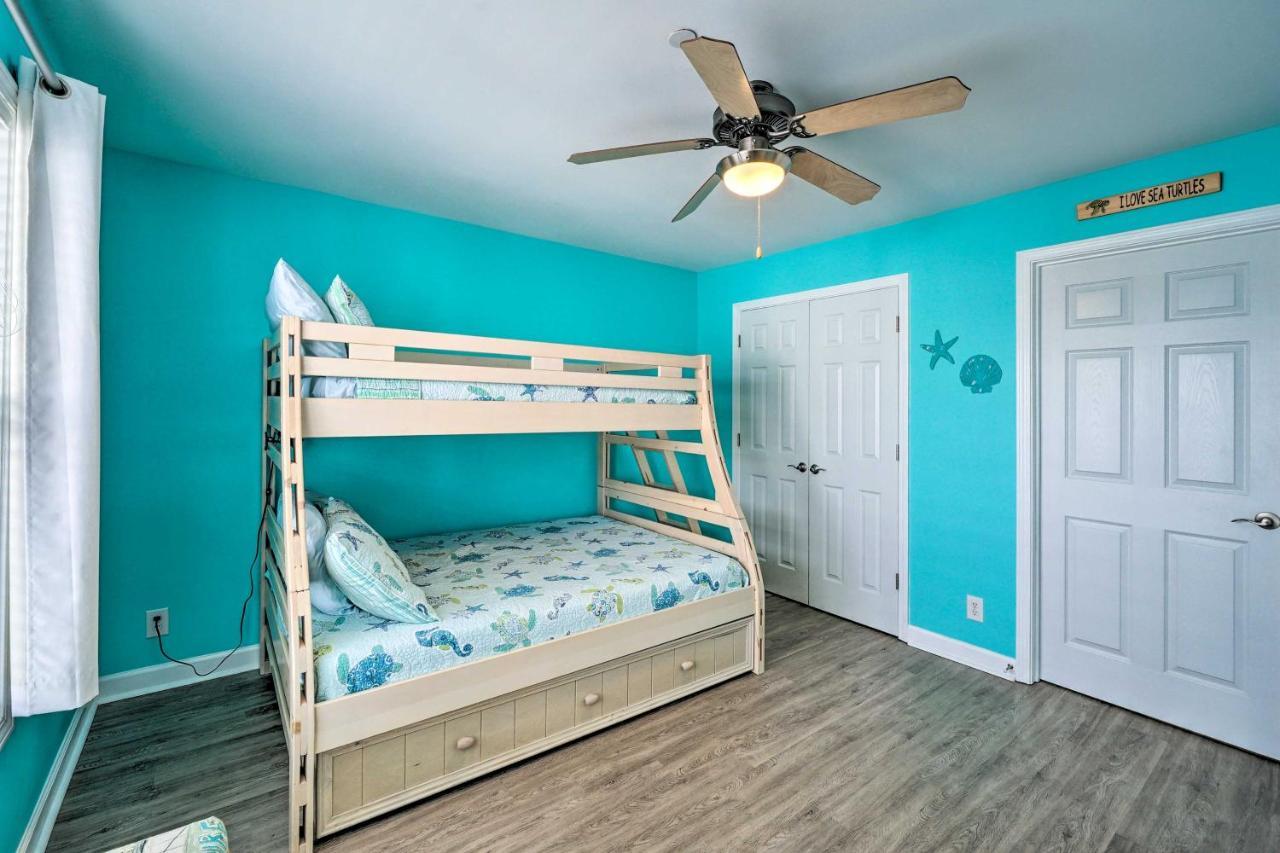 Ocean-View Oak Island Condo, 1 Block To Beach! Zewnętrze zdjęcie