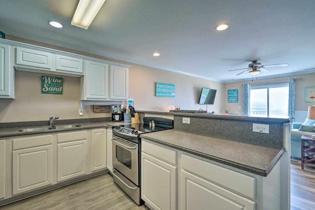 Ocean-View Oak Island Condo, 1 Block To Beach! Zewnętrze zdjęcie