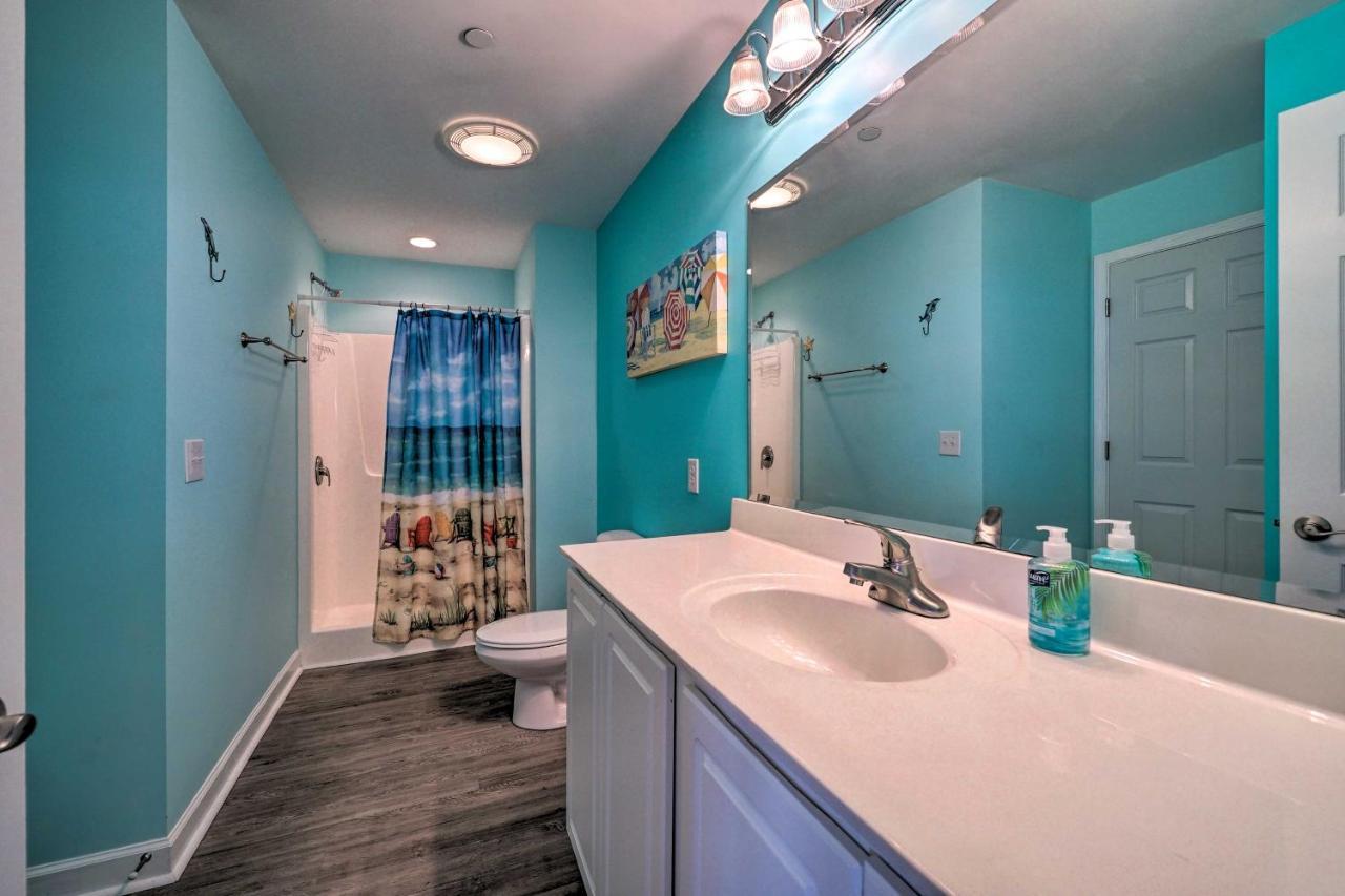 Ocean-View Oak Island Condo, 1 Block To Beach! Zewnętrze zdjęcie